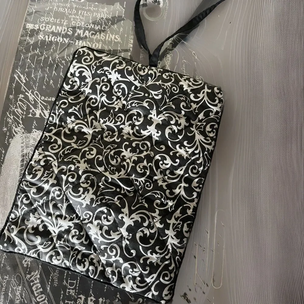 Quilted All Wrapped Up Travel Jewelry Wrap Up Organizer Bag White/Black Damask